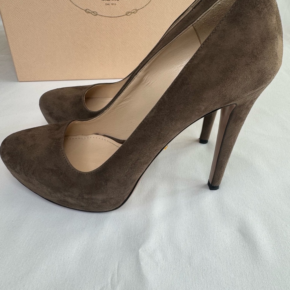 Prada Camoscio Basic Visone Suede Pumps Size 37 1… - image 8